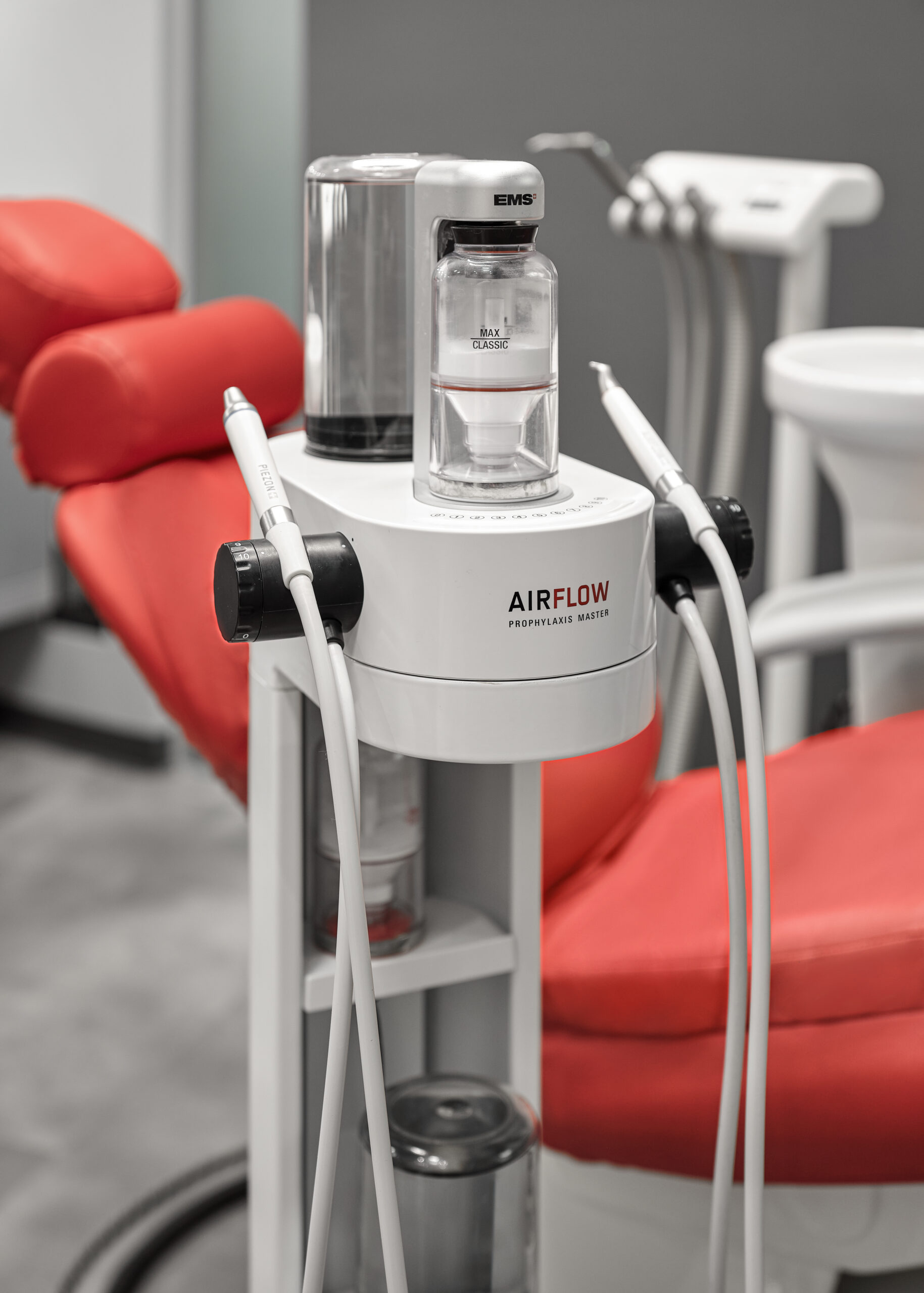 AIRFLOW Prophylaxis Master by EMS in a Studio 32 treatment room