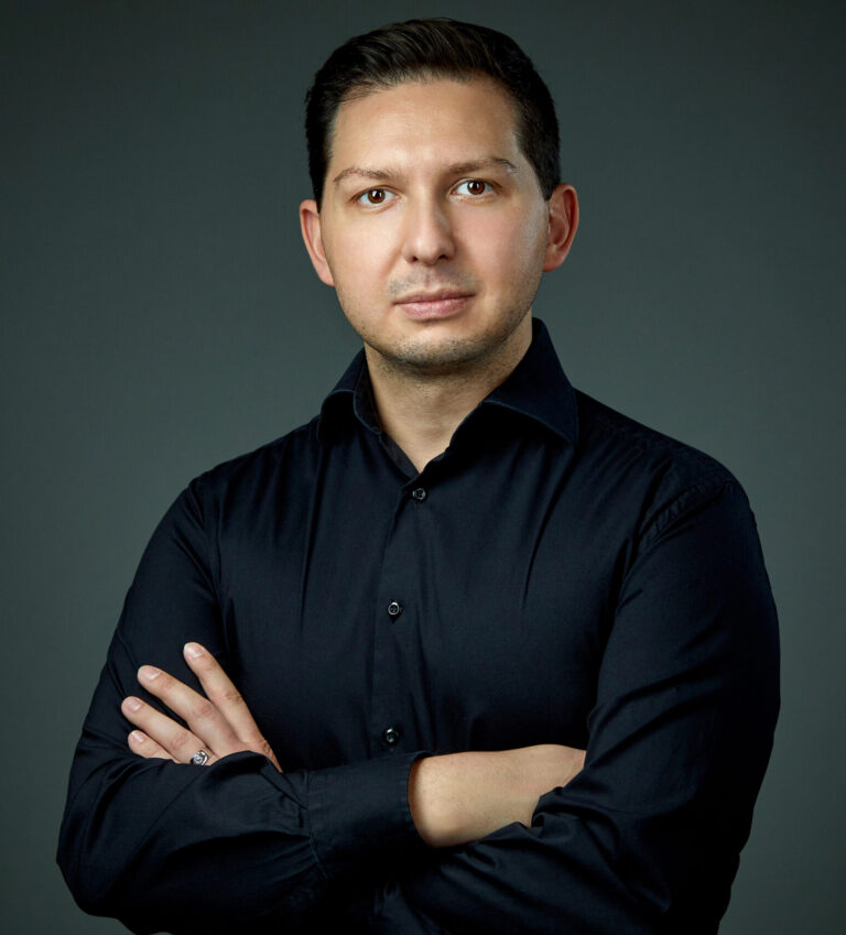 Дмитрий Смирнов, к.м.н., врач-ортопед-гнатолог, основатель клиники Studio 32